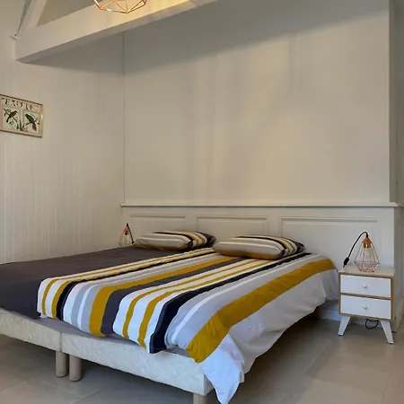 Double Avec Salle De Bain Et Toilettes Separes , Kitchenette Partagee Проживание в семье *