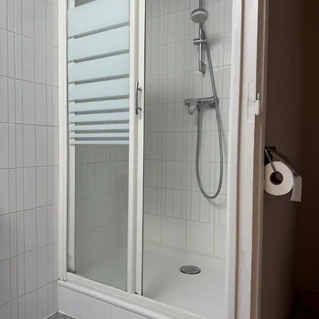 Double Avec Salle De Bain Et Toilettes Separes , Kitchenette Partagee Ла-Рошель